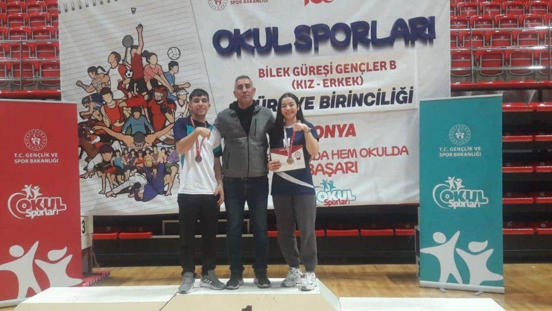 Polatlı Gevher Nesibe Mesleki ve Teknik Anadolu Lisesi Öğrencilerimiz Türkiye Bilek Güreşi Şampiyonasında 3 TÜRKİYE MADALYASI Kazandı